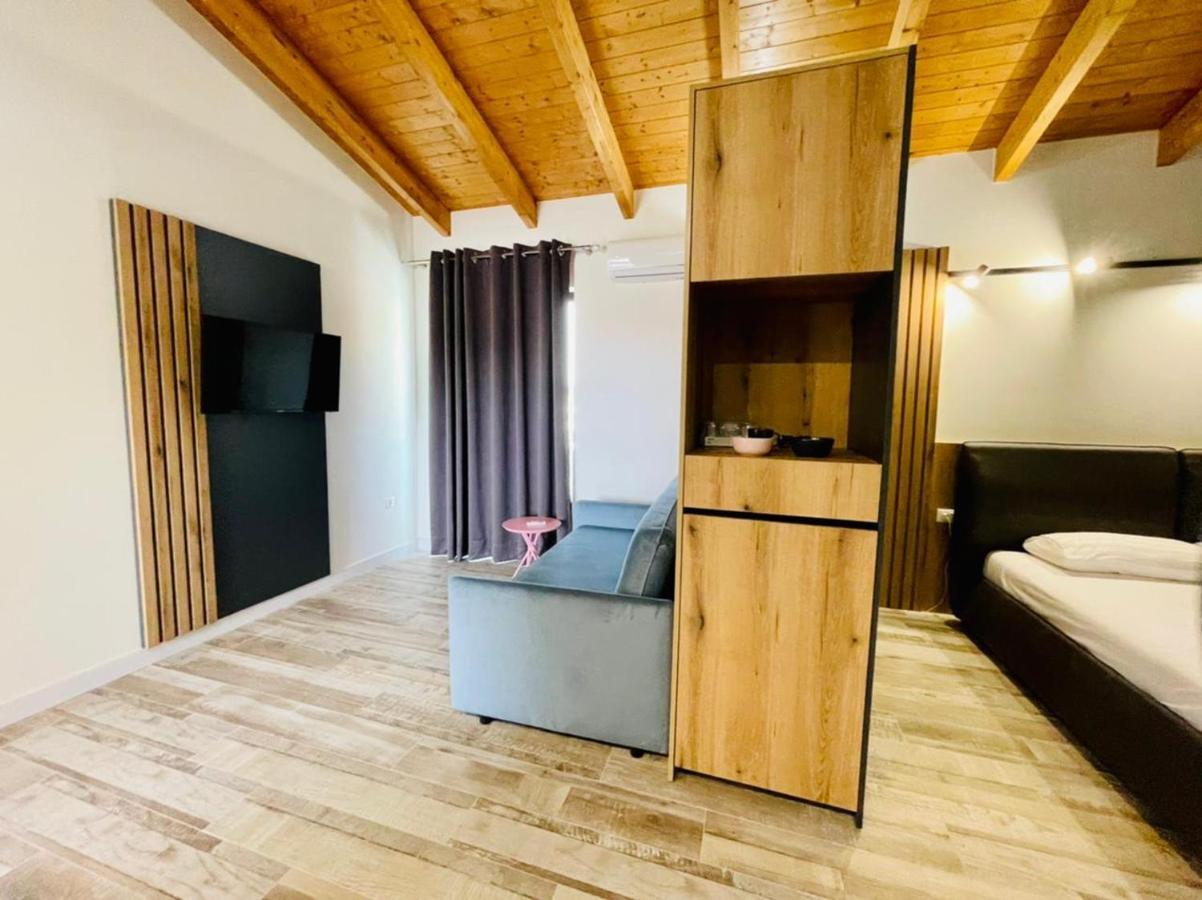 Adriatik Hotel Vlore Bagian luar foto