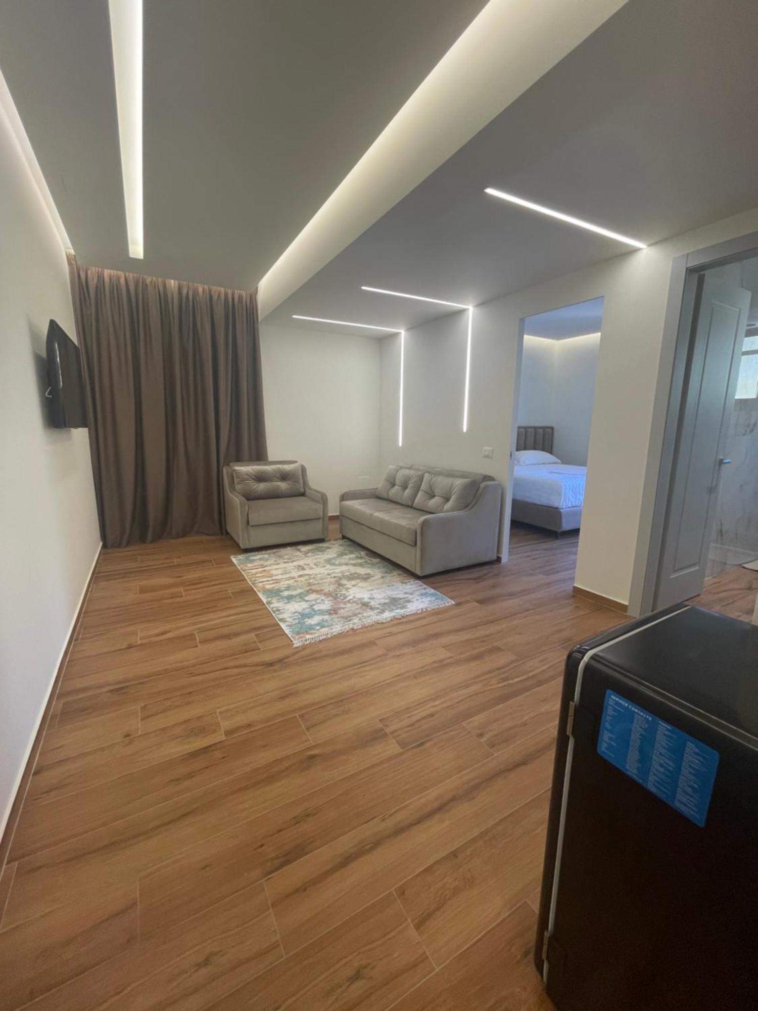 Adriatik Hotel Vlore Bagian luar foto