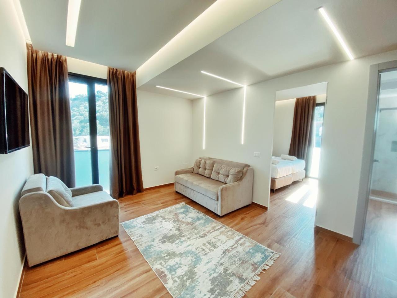 Adriatik Hotel Vlore Bagian luar foto
