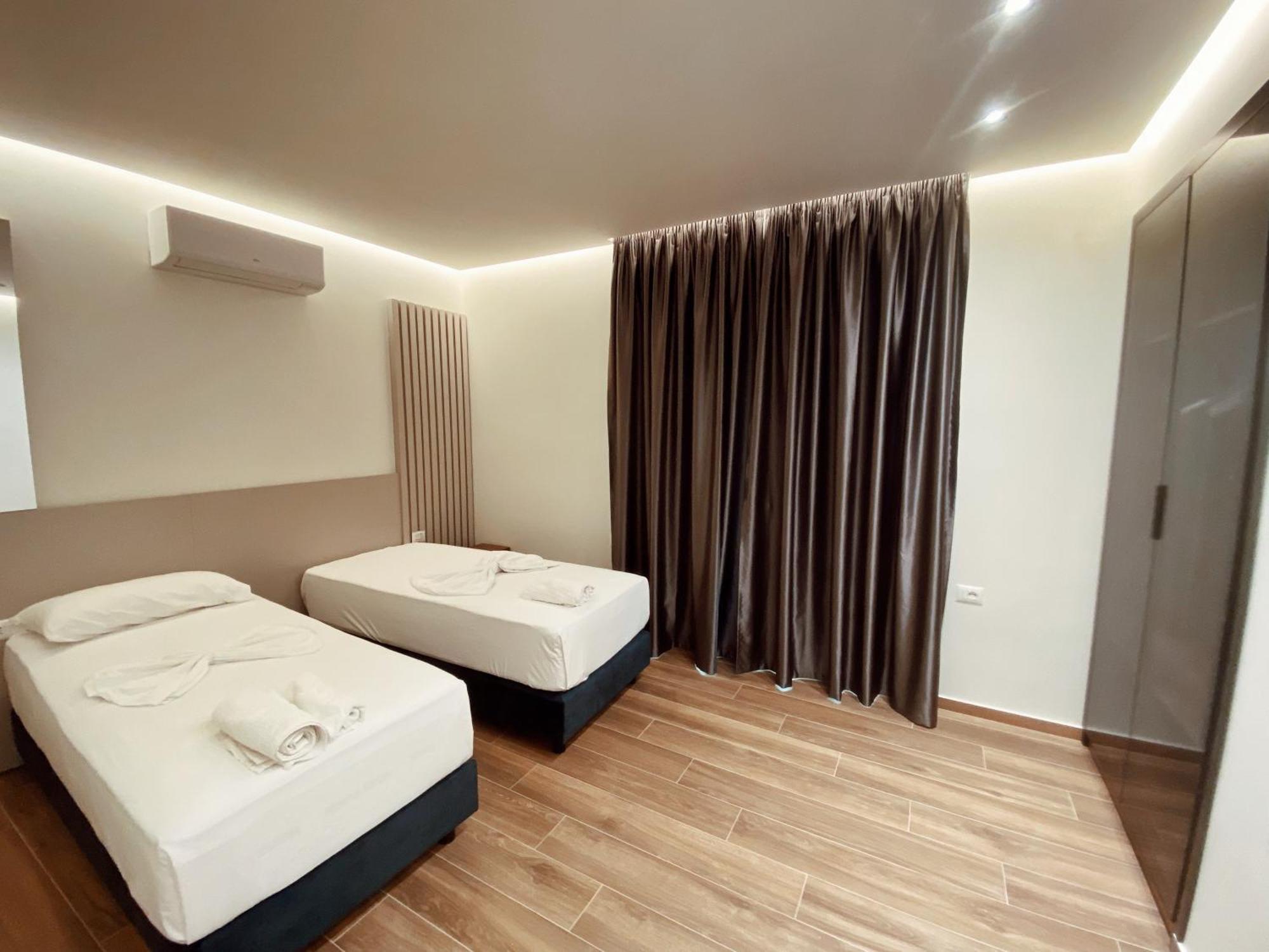 Adriatik Hotel Vlore Bagian luar foto