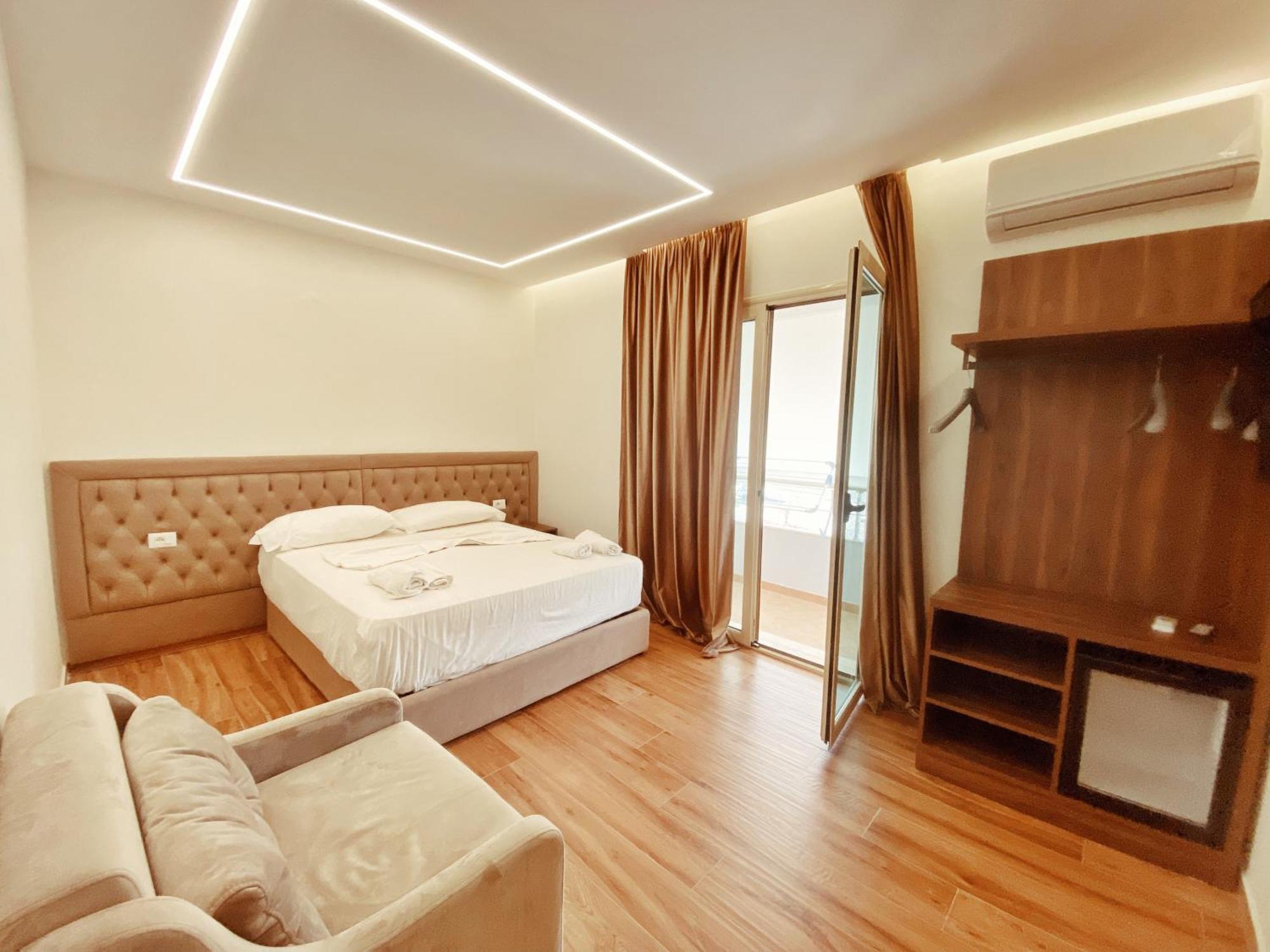 Adriatik Hotel Vlore Bagian luar foto