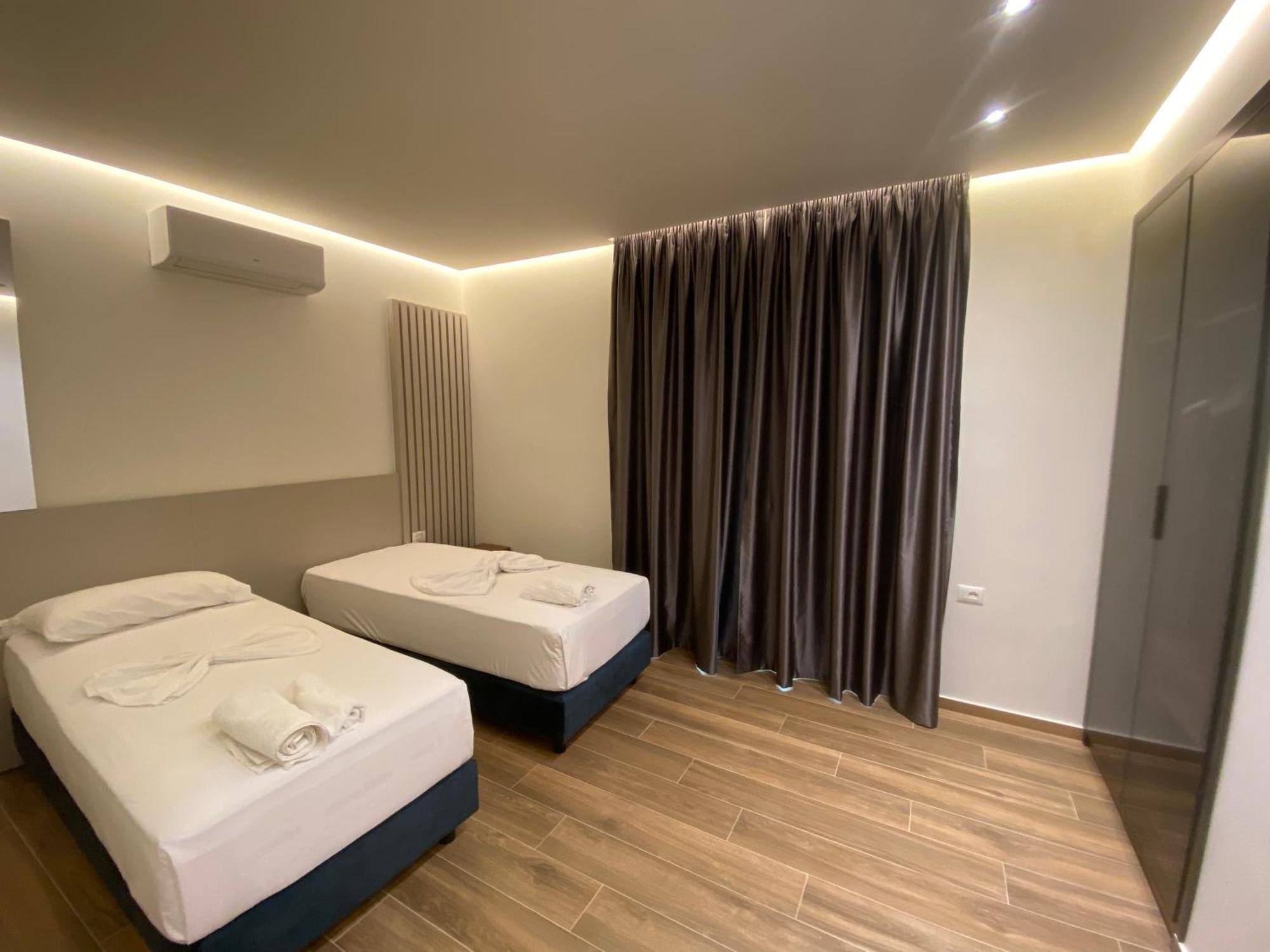 Adriatik Hotel Vlore Bagian luar foto