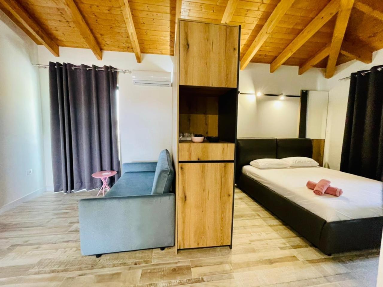 Adriatik Hotel Vlore Bagian luar foto